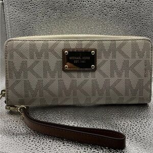 Michael kors wallet